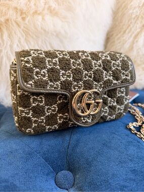 Gucci Marmont Mini Shoulder Bag in Olive Green